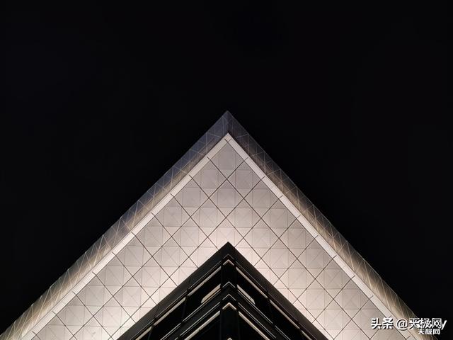 摄影激进派与保守派的对决：一加8T对比iPhone12Pro