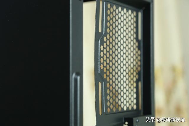 酷冷至尊智瞳MB400L侧透机箱助力旧平台轻松升级带光主机