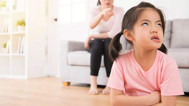 超级宝妈|孩子开始顶嘴时，父母要学会说这几句话，比打骂孩子更管用