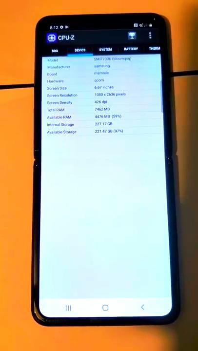 【环球网】又一Galaxy Z Flip上手视频曝光:确认骁龙855