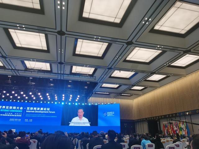 世界互联网大会上，大佬多在视频里，自信却在三个故事里……