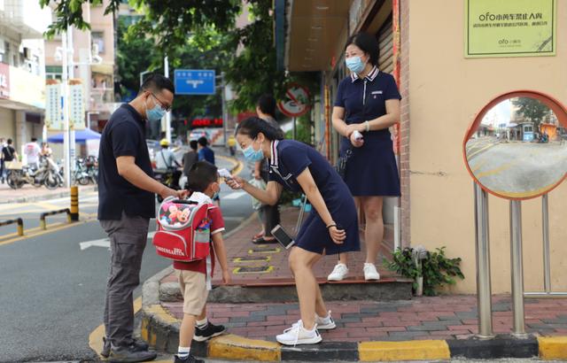你的育儿经|看！南山区幼儿园门前全是口罩都遮不住的笑脸~