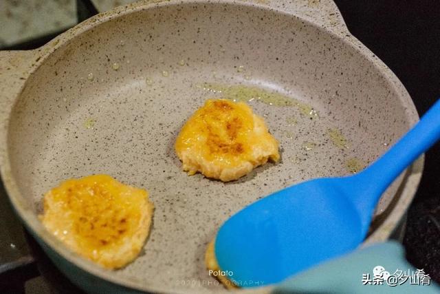 「你的育儿经」胡萝卜和鸡肉这样做，宝宝会喜欢吗？