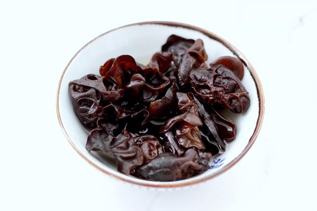 自己做包子没有外面卖得好吃，小厨教你萝卜鱿鱼馅，鲜美又营养