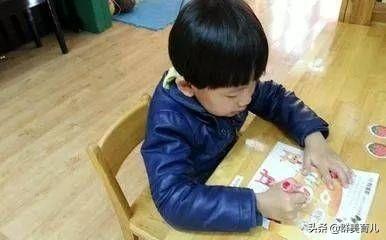 【超级宝妈】孩子画蛇得了奖，看到画作父母觉得不舒服，原来是孩子求救的方式