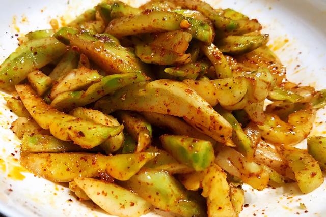 冬天遇到此菜别手软，一次腌上20斤，开胃解腻，随吃随做真方便