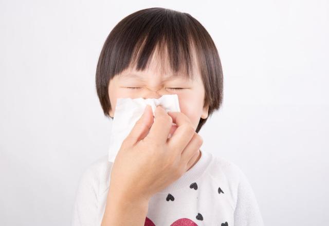 超级宝妈@你真的会擤鼻涕么？方法不对，可能让宝宝患上中耳炎！