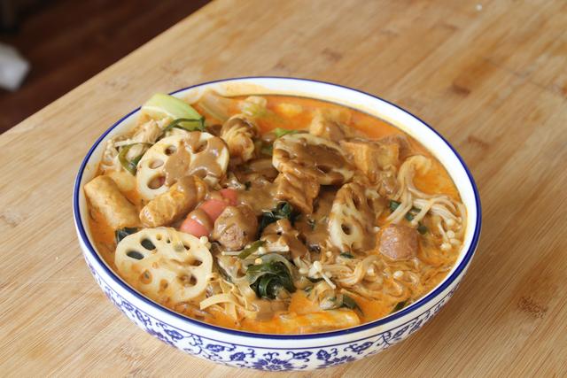 吃麻辣烫时，内行人专挑5种不压秤的菜，老板看到气得直跺脚