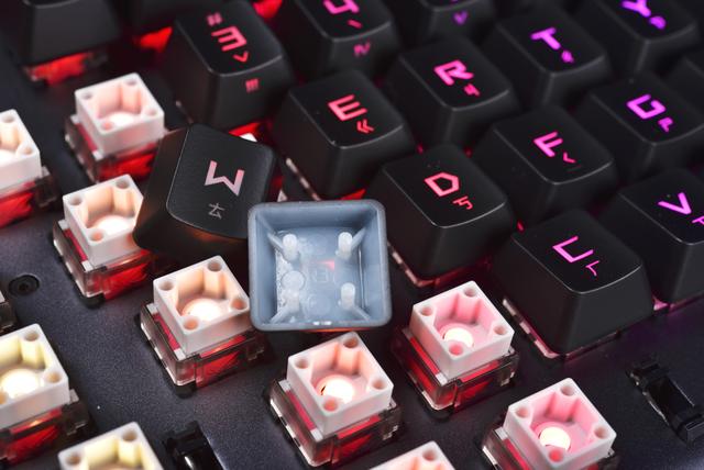 ASUS ROG RX机械电竞键盘开箱：自有轴体手感欲迎还拒