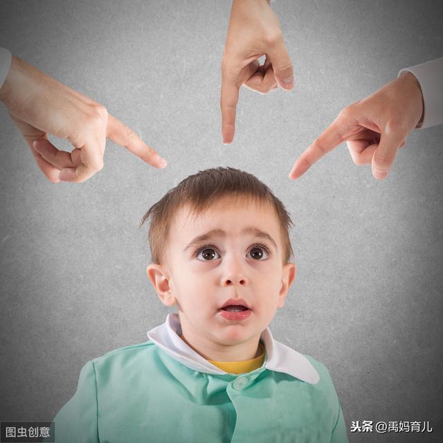 「你的育儿经」2岁宝宝走玻璃栈道,跨出一步后愣在原地,空中行走是否会重现?