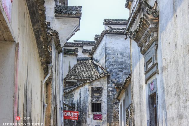 「行路万里」皖南最有特色的古村,一个原仅有十三间房,一个有规模宏大祠堂群