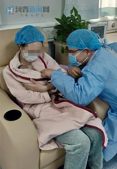 超级宝妈▲“袋鼠式护理”，用爱拥抱早到的天使！让早产宝宝受益一生!