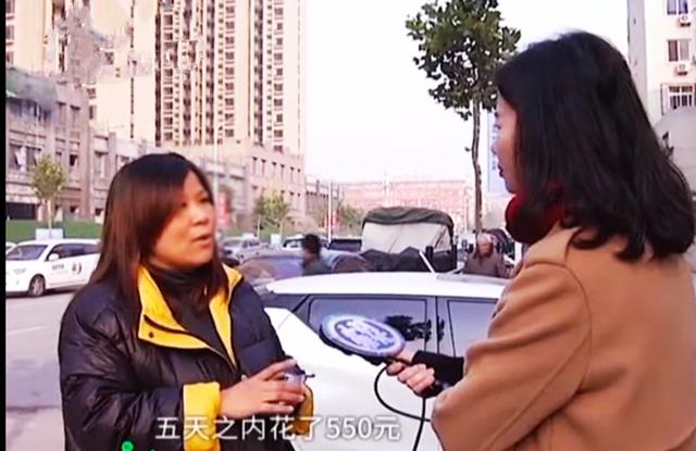 【你的育儿经】“一堆破纸片要550块？”熊孩子偷拿钱乱消费，妈妈怒斥商家退款