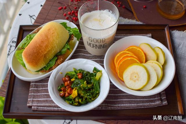 三步做出喷香弹牙的早餐肉饼，连吃一周也不会烦