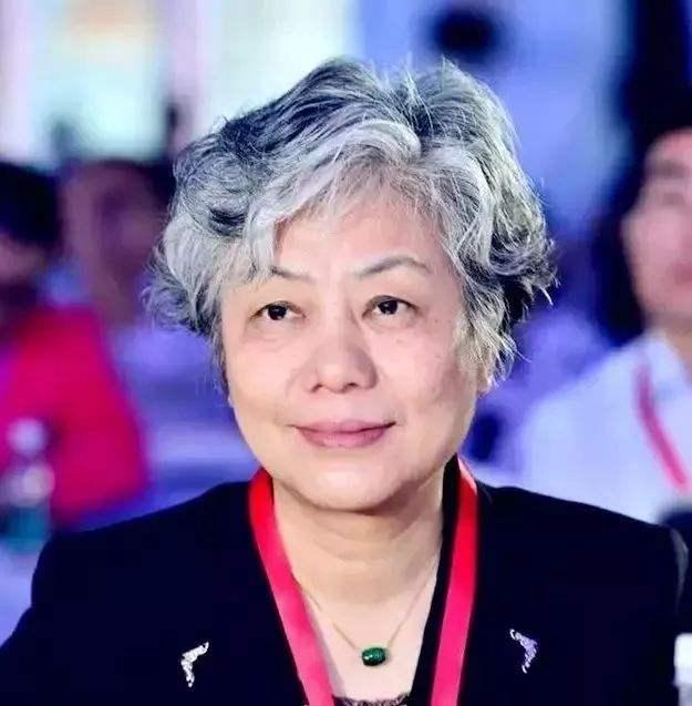 超级宝妈：李玫瑾教授直言：每一个自律的孩子，都有一个会“忍”的好母亲