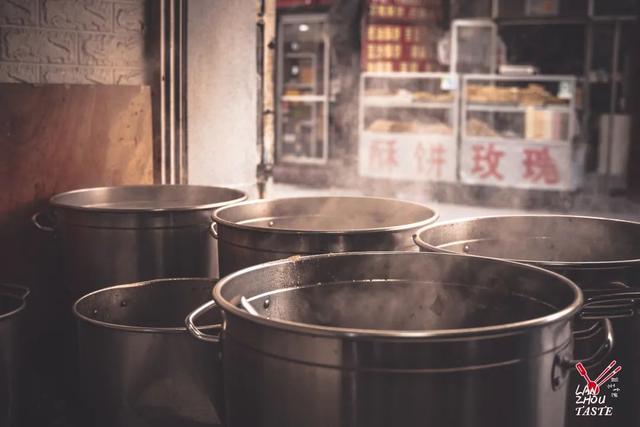 兰州小馆丨来，咥一碗肉不换的大烩菜