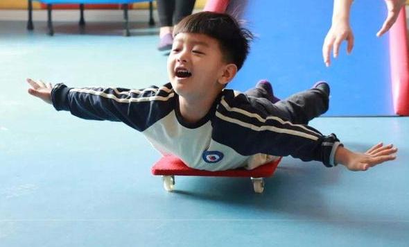 「你的育儿经」孩子老是“左右”不分,别急着责怪孩子,或是“感统失调”惹的祸