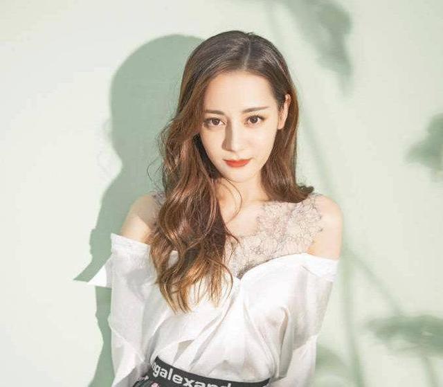 吴磊小李沁9岁演CP也不违和，为何小热巴7岁却被嘲CP感太弱？资讯早知道