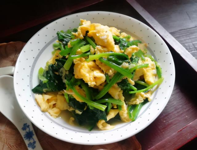 冬天，要多吃蔬菜，3块钱一斤，维C含量高，女人多吃养生滋补