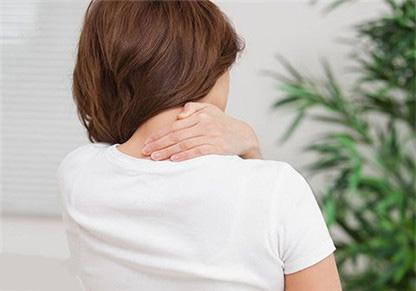 僵硬|经常落枕，是不是颈椎有问题？