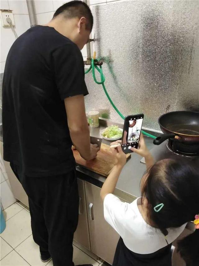 大众网|“你是我的大英雄！”济南一幼儿园小萌娃父亲节前花样表白获赞