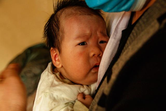 养“高需求”宝宝是啥体验？网友讲述戳中共鸣，这类孩子太难带了