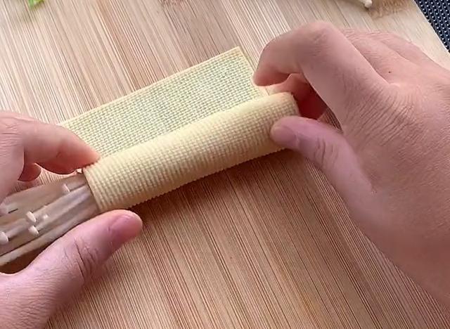 天冷吃它，比肉还好吃，酱香浓郁，一口一个，好吃得停不下来