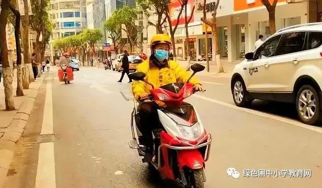 「夕阳下的彩虹」“教师送外卖，值得点赞，去补课就是有违师德”，你赞同吗？