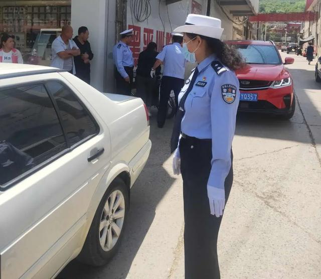 黄河新闻网吕梁频道交口县干部群众齐上阵 整治“十乱”