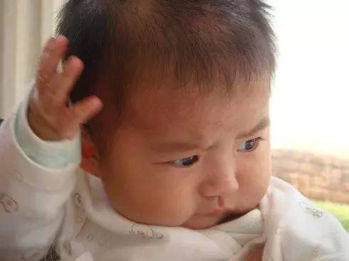 「暖先生格调」解读“婴语”：摇头、红脸、揉眼、攥拳...这些动作各有含义！