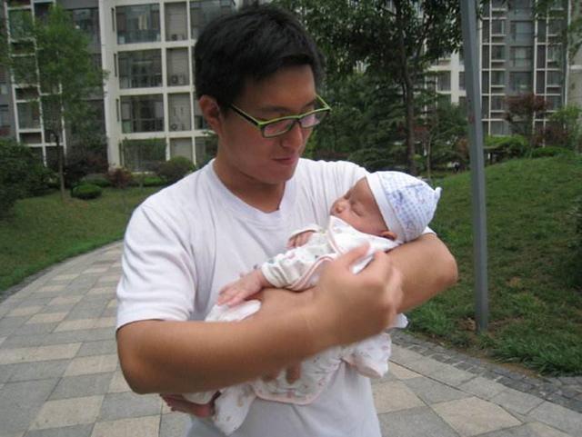 超级宝妈|新手奶爸在产房外被亲妈“一手拦截”：妈您等会儿，那是我的孩子
