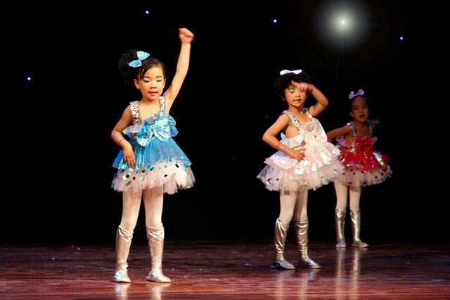 低生育堪忧，为啥女性不愿生娃？“生育惩罚”过着不该有的生活