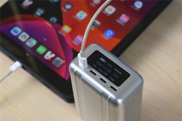 国产充电宝评测：26800毫安，100W功率，能上飞机吗？