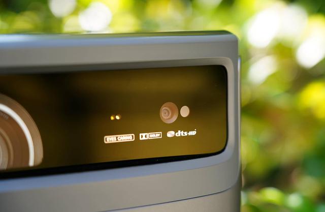 2400ANSI亮度！入门高端旗舰坚果J10画质及效果展示