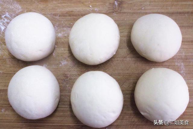 冬天做馒头，别只会加酵母粉发面，多做2步，发面快还蓬松好吃