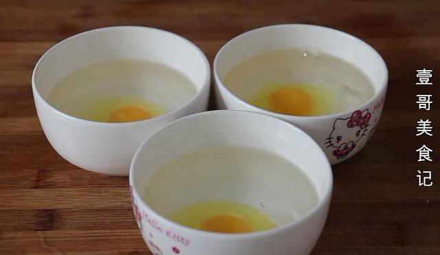 荷包蛋学会这样做，天天吃都不腻，营养下饭又解馋，实在太香了