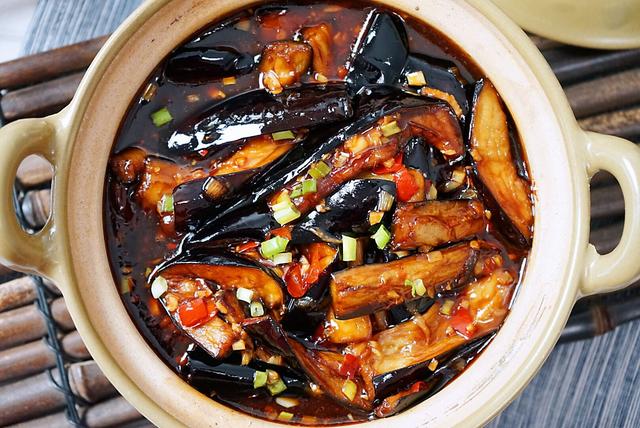 茄子这样做简直太下饭了，好吃到连汤汁都不剩，成本不到5块钱