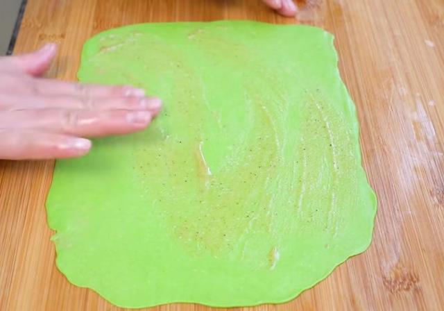 孩子不爱吃蔬菜，幺妹这样做，酥脆柔软又多层，挑食的孩子也爱吃