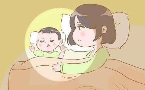 【你的育儿经】新手妈妈半夜喂奶太辛苦，想出“妙招”躺着喂宝宝，结果后悔不已