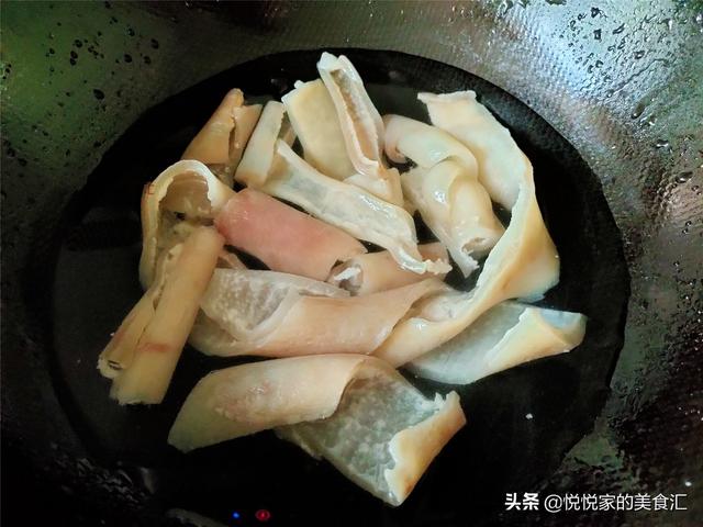 冬天，宁不吃肉也要吃这菜，炖一炖全是胶原蛋白，好吃不贵容易做