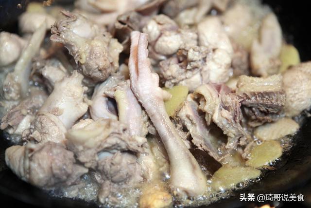 烧鸡块炖鸡汤，千万别焯水，大厨教你“2放1不放”，比饭店还香