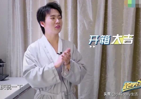 郭德纲参加《奔跑吧》？看到他独特出场方式，网友都被惊到了|9号放映厅