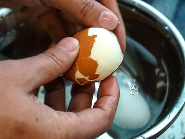 可乐可以烧鸡翅，也可以煮鸡蛋，这样做比茶叶蛋更香，更馋人