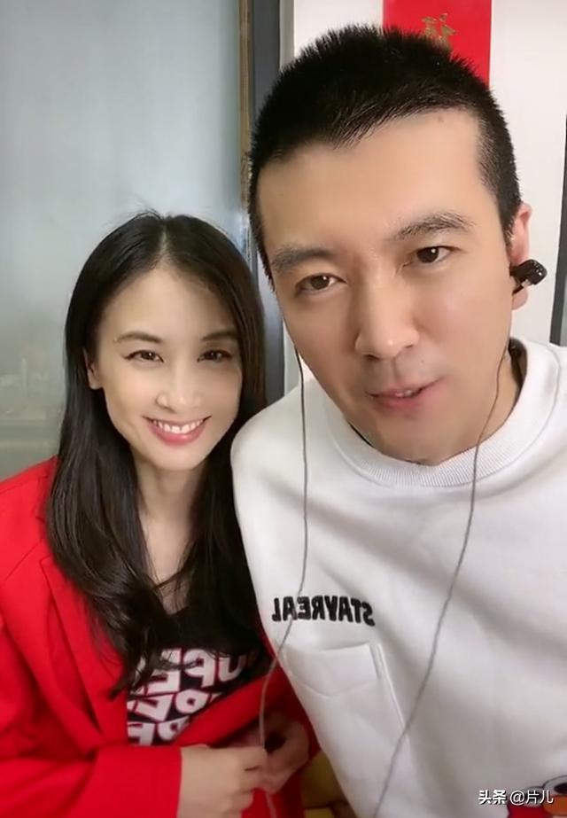 「电影工厂」杨子、黄圣依夫妇首次合体直播,眼神中充满爱意