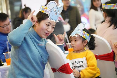 「你的育儿经」孩子聪不聪明看手就行了？没依据，但家长这样陪孩子真能提高智商