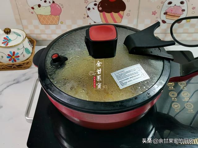 金针菇烧豆皮，巧花心思，一卷一烧，简单快捷，味美下饭