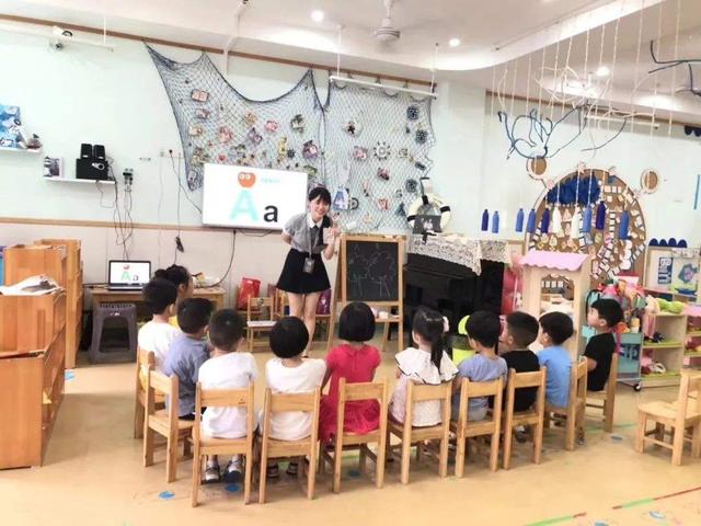 「超级宝妈」“付”姓爸爸给双胞胎起的名字，从没被老师点过名：换谁都不敢叫