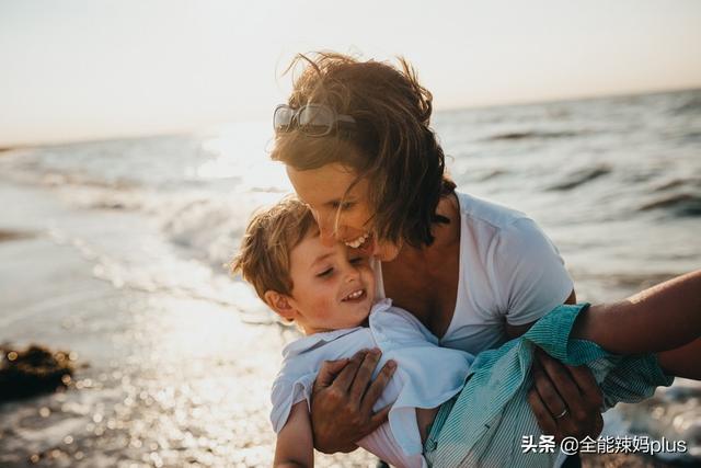「超级宝妈」孩子的称呼从“妈妈”到“妈”，是不爱父母了？其实答案很暖心