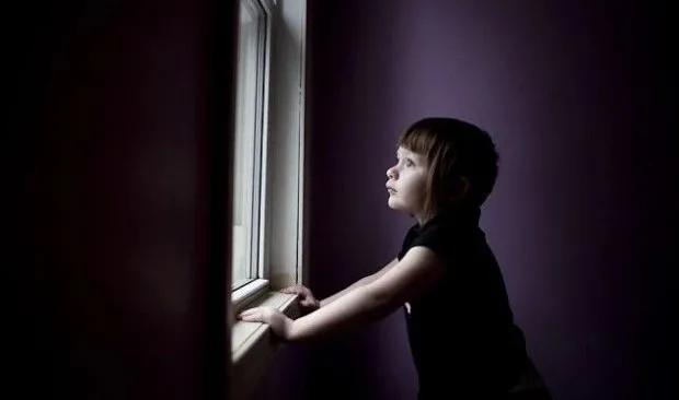 孩子为什么有恐惧感，是生命力的被压抑？