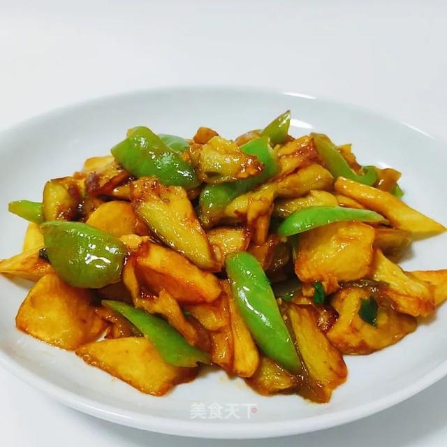 家常版地三鲜教程来了！茄子软糯，土豆粉面，蒜香浓郁超下饭